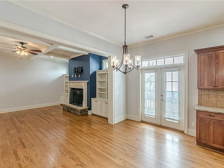 1645 Woodward Way — Photo 34