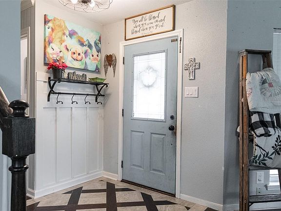 5th image of 2431 Laura Ln