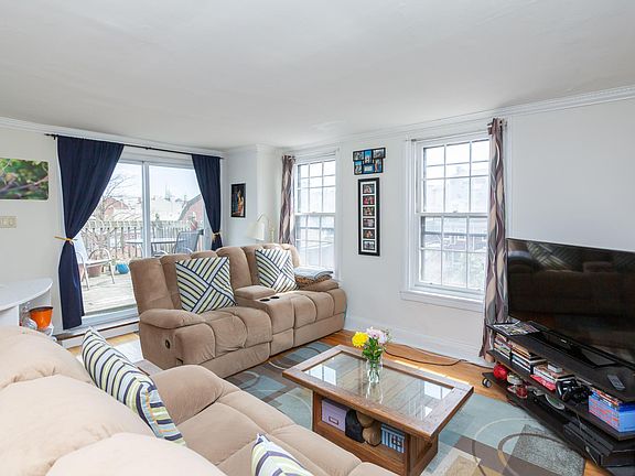 3rd image of 704 S Washington Sq #3REAR
