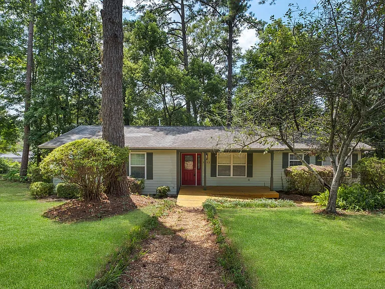 1112 Missionwood Ln — Photo 1