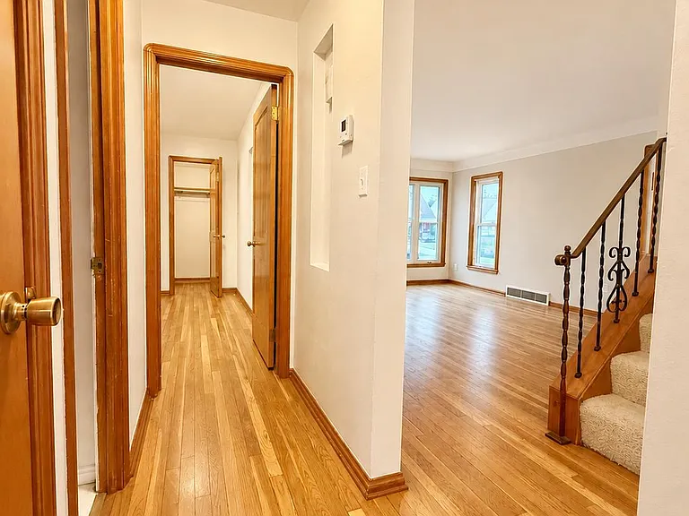 4706 Redfern Rd — Photo 10