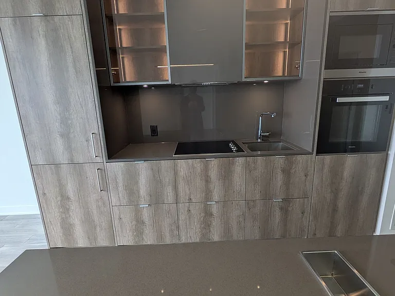 11 Yorkville Ave #5601 — Photo 5
