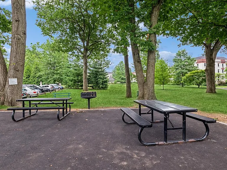 140 Woodside Grn #2B — Photo 21
