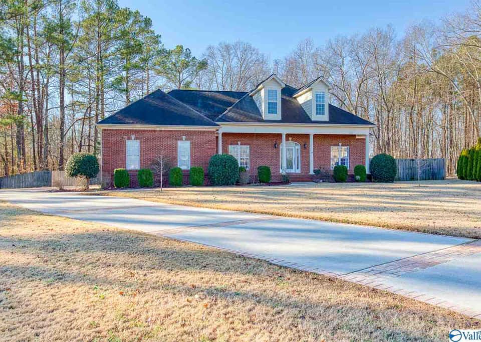 1st image of 116 Kambry Grove Dr
