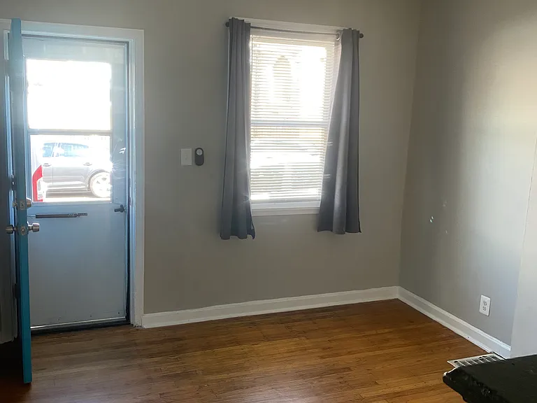 3241 Edgemont St — Photo 3