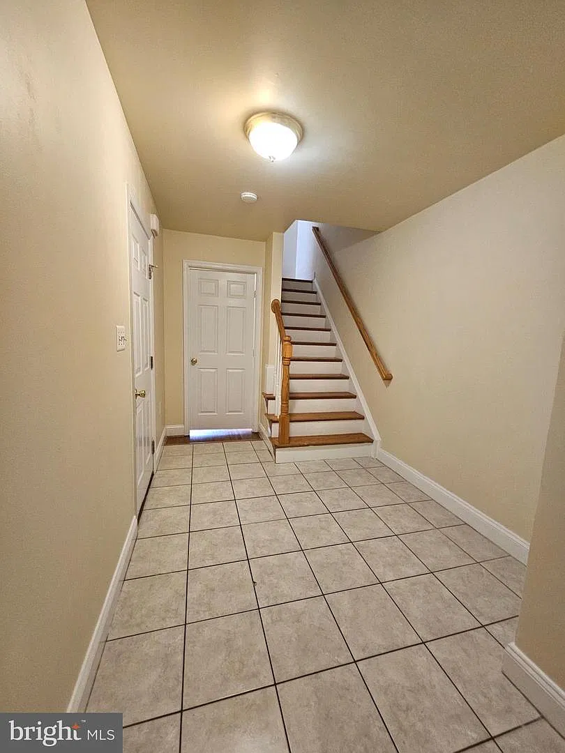 3 bed, 2614 sqft, $2,350 — Photo 2