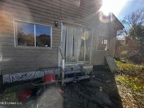 4th image of 314 E 3rd St