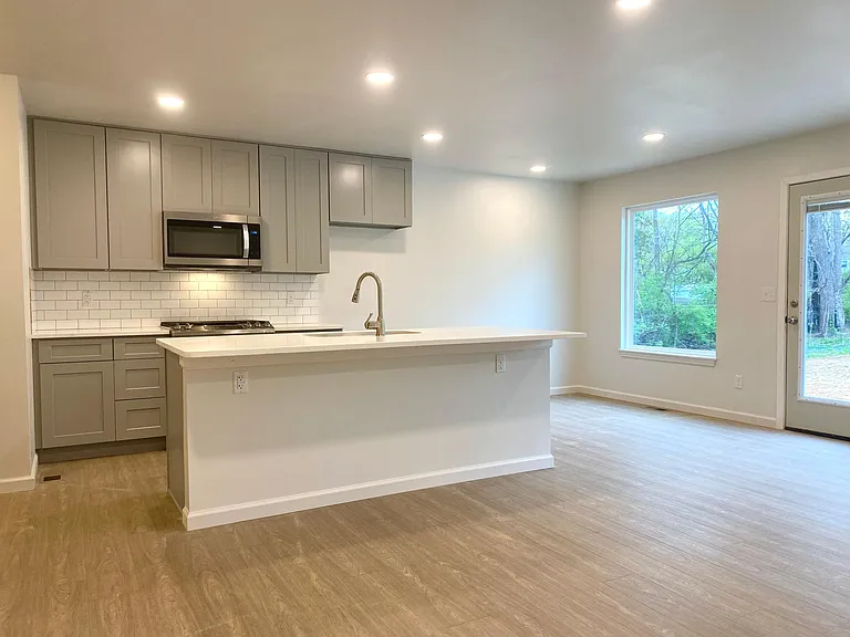 1211 Hanna Ave — Photo 2