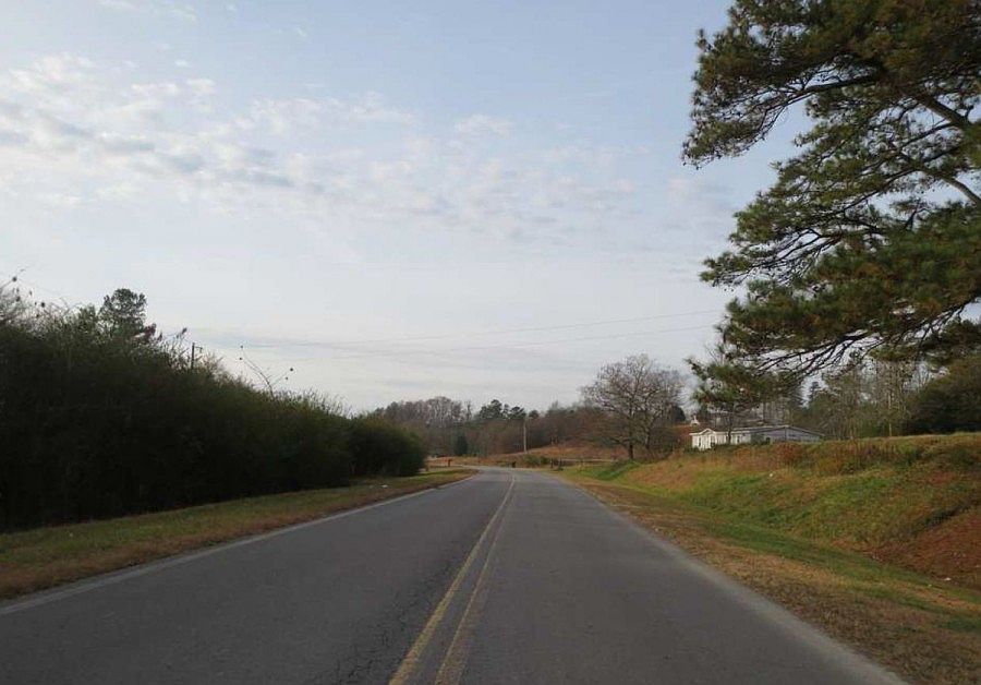 2nd image of 1970 Ridgeway Rd