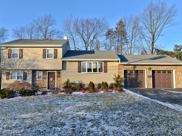 17 Rolling Hills Dr, Wayne, NJ 07470