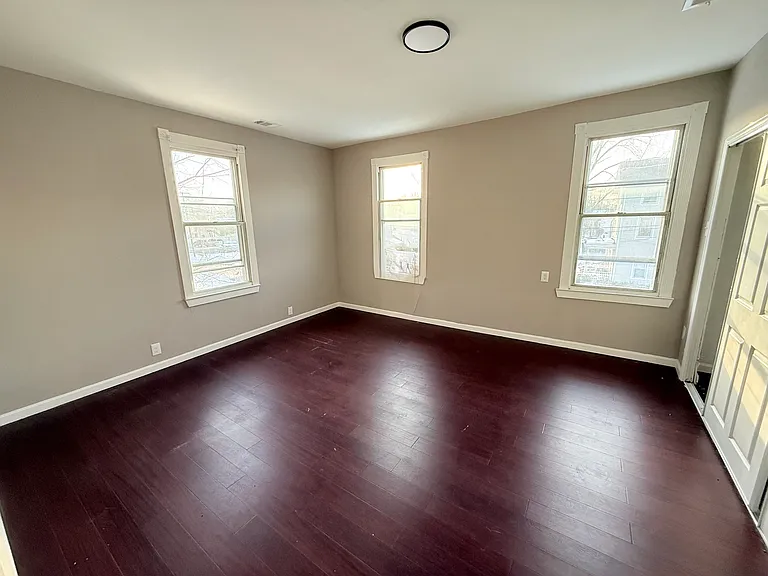 218 Cooper St — Photo 8
