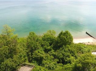285 N Deere Park Dr E, Highland Park, IL 60035