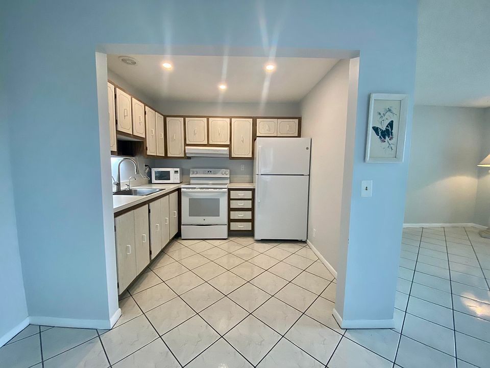 1st image of 753 Burgundy St #P