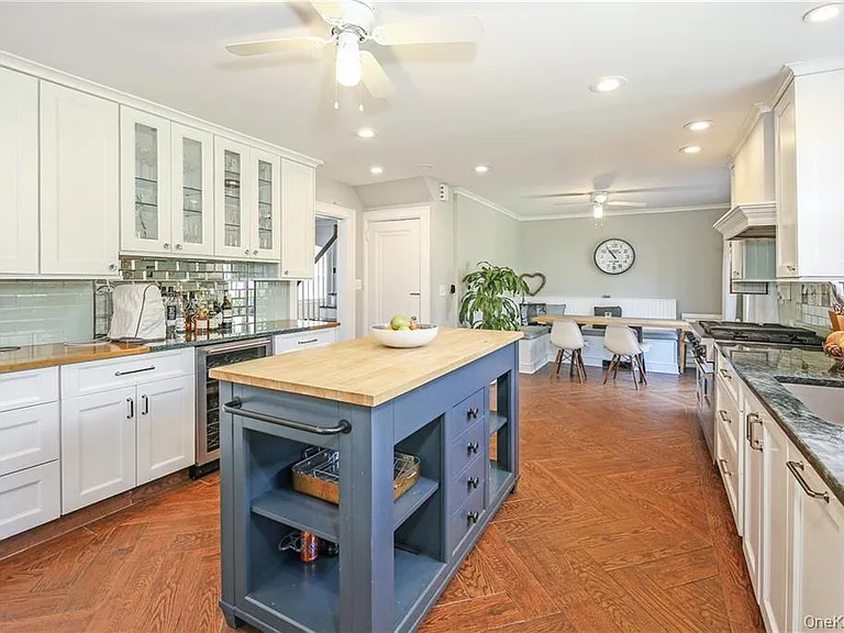 26 Earlwoode Dr — Photo 2
