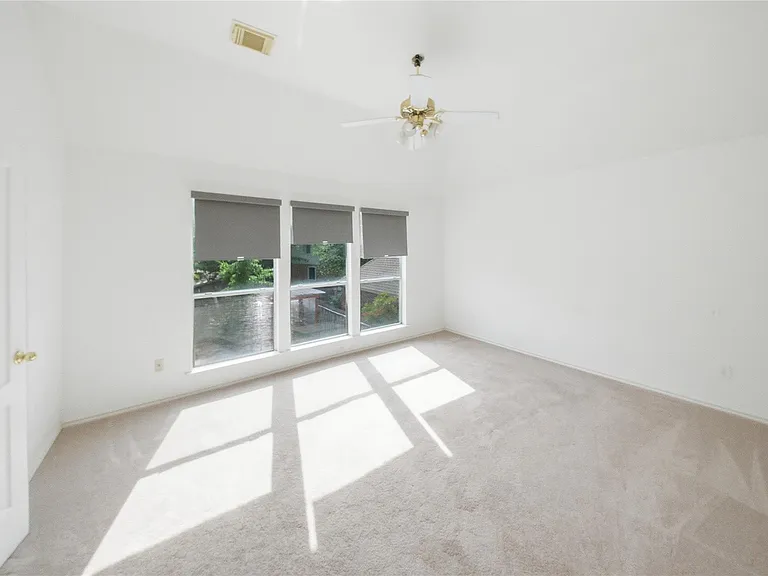 2415 Mills Creek Dr — Photo 14