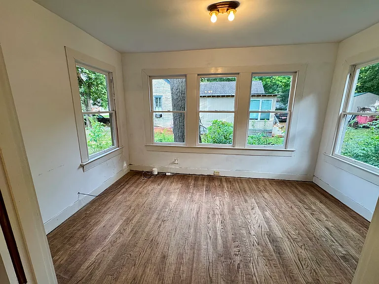 723 N John St — Photo 14