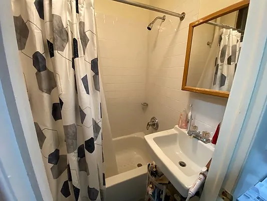 Rented by Mdays Realty | media 12