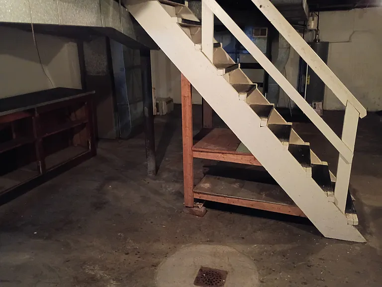 240 Ignatius Ave — Photo 15