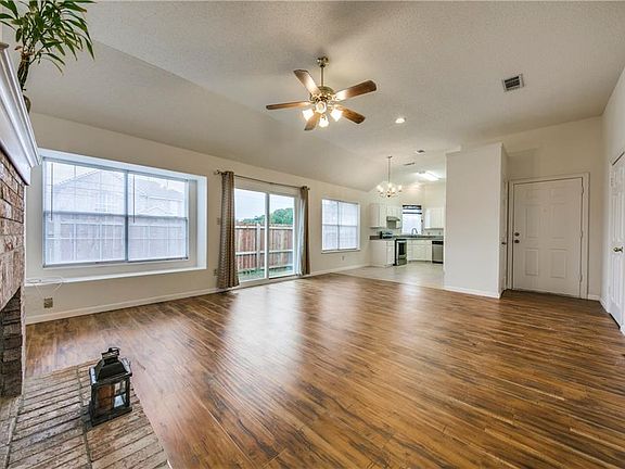 4th image of 3229 Plumstead Dr