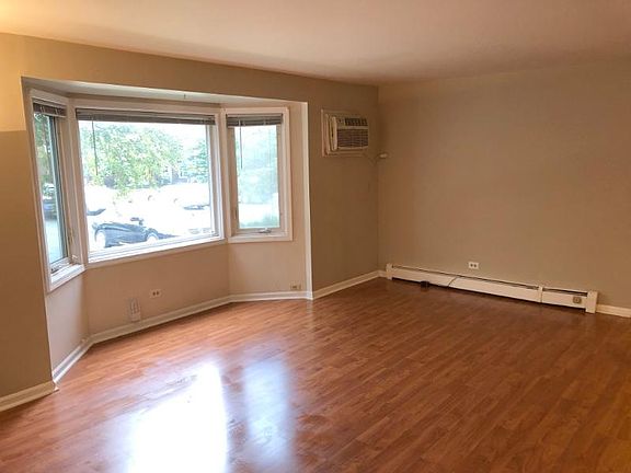 3rd image of 518 W Miner St APT 1K