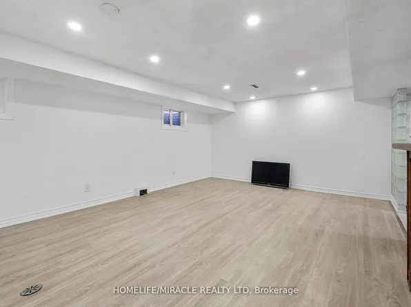 3081 Nawbrook Rd #Basement, Mississauga, ON L4X 2W3