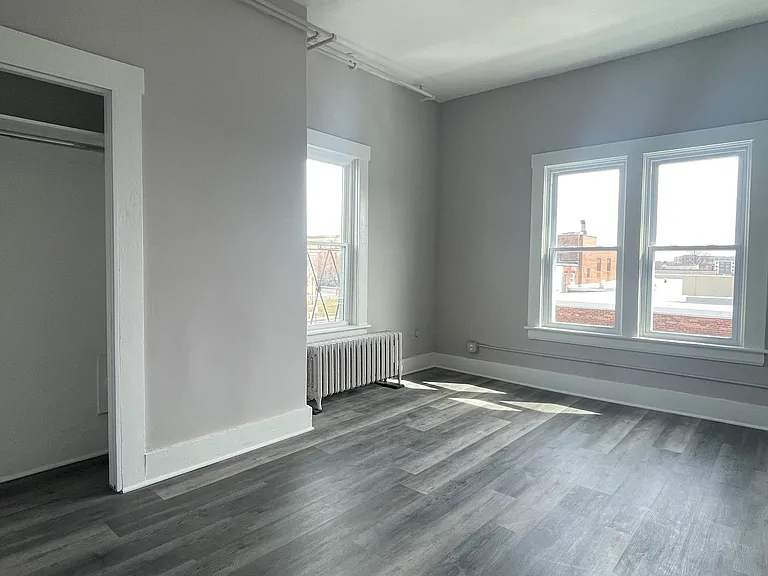 Touchstone Apartments — Photo 2