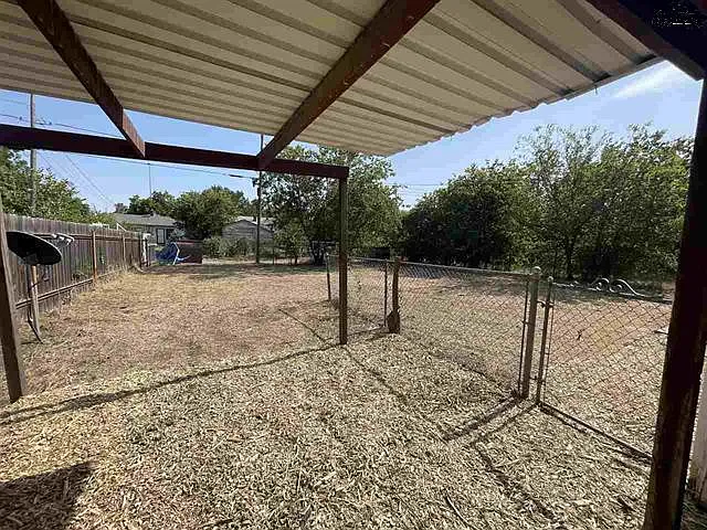 1609 Lucile Ave — Photo 10