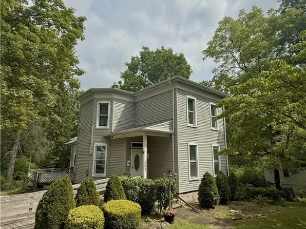 207 N Hambden St, Chardon, OH 44024