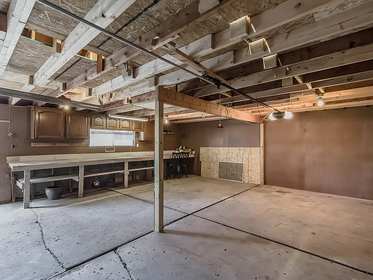 22705 Raymond St — Photo 18