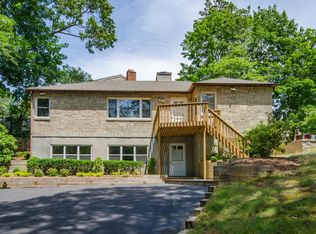 14 Round Swamp Rd, Huntington, NY 11743