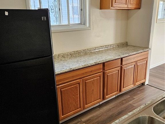 3rd image of 762 La Salle Dr