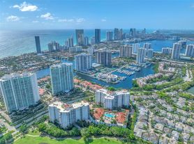 20000 Country Club Dr