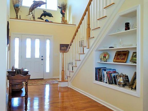 4th image of 611 Winthrop Dr