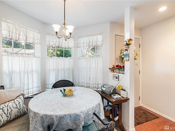 4th image of 5818 Chardonnay Dr SE