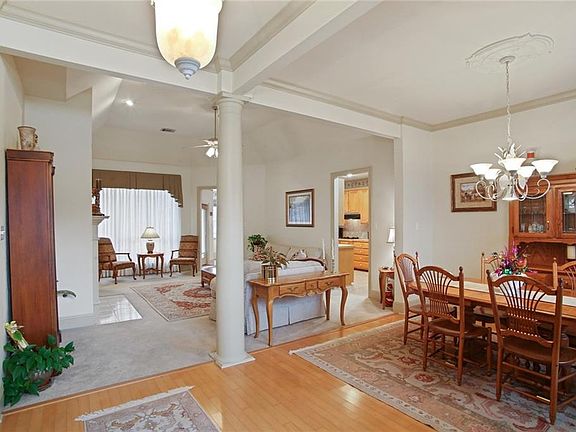 2nd image of 1109 Avenue Du Chateau