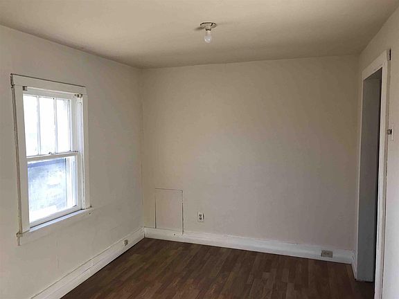 3rd image of 218 Chamberlain Dr