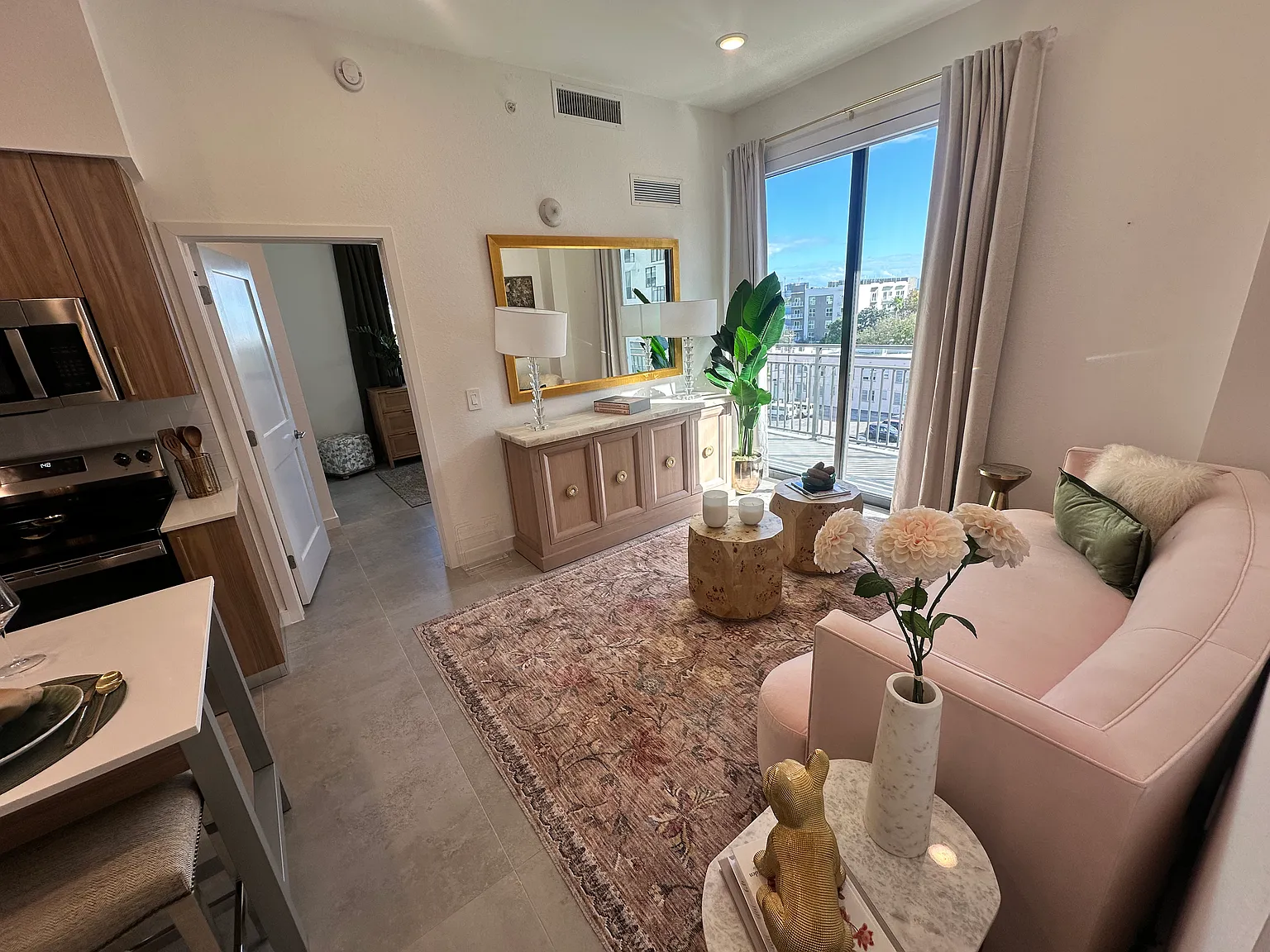1 bed, 530 sqft, $1,940 — Photo 2