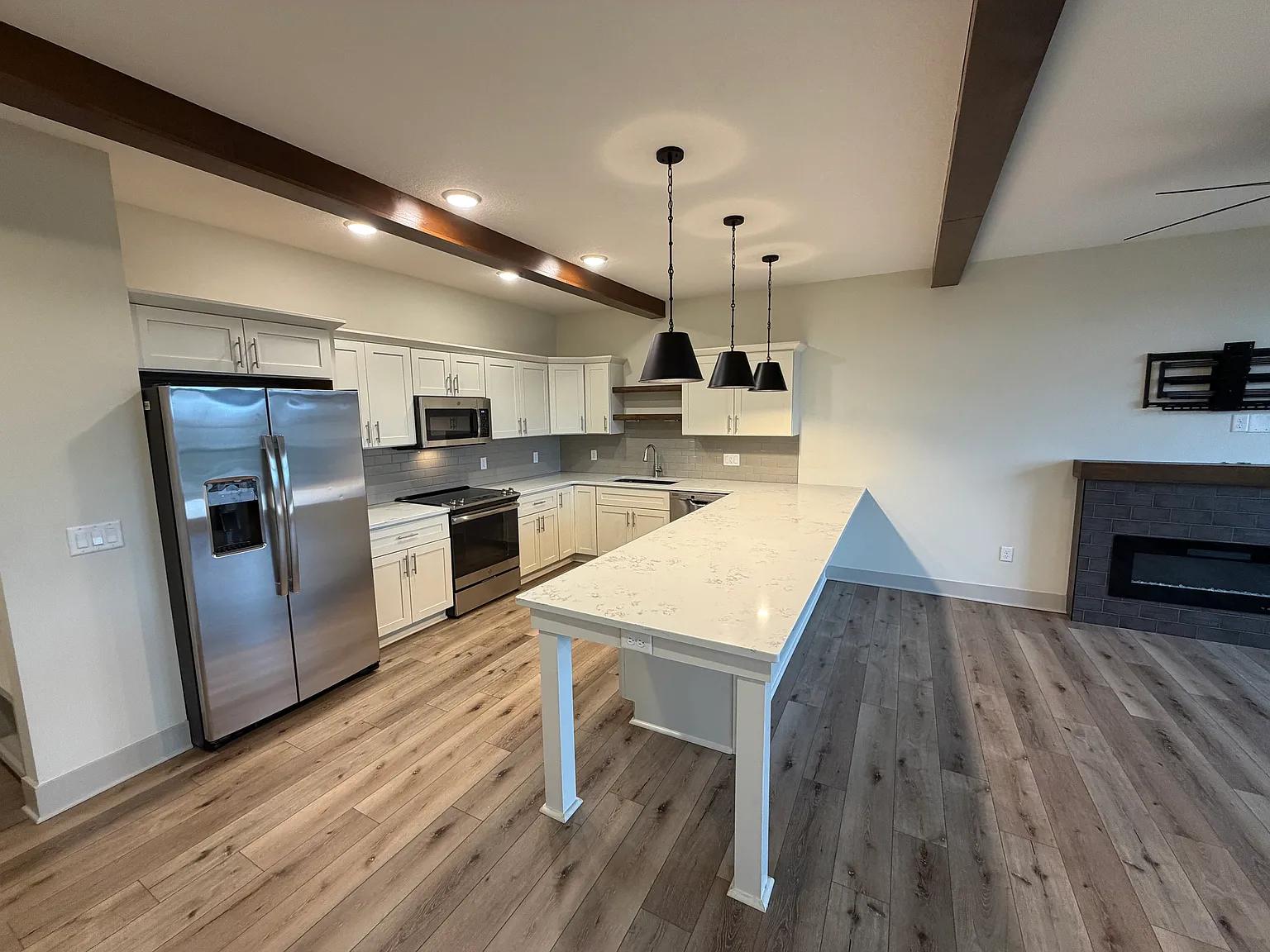 6460 Galleria Dr — Photo 2