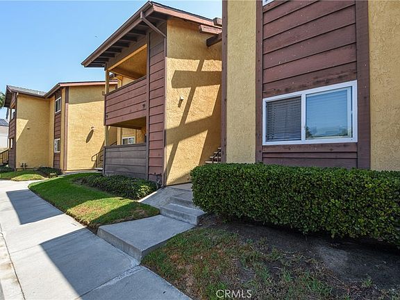 2nd image of 530 Calle Montecito