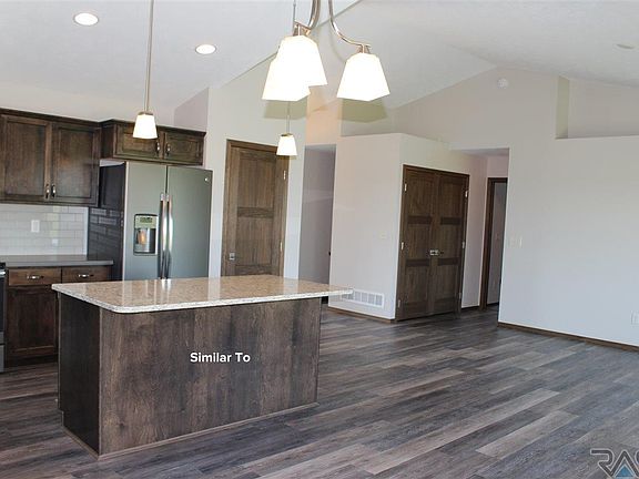 5th image of 4409 W Mills St