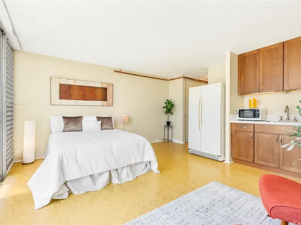 1650 Kanunu St APT 901, Honolulu, HI 96814