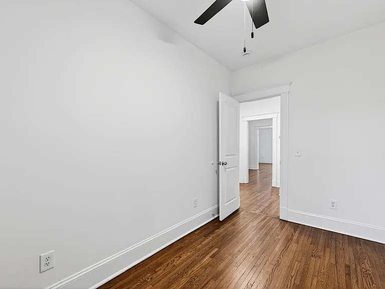5744 Pershing Ave #1E — Photo 17
