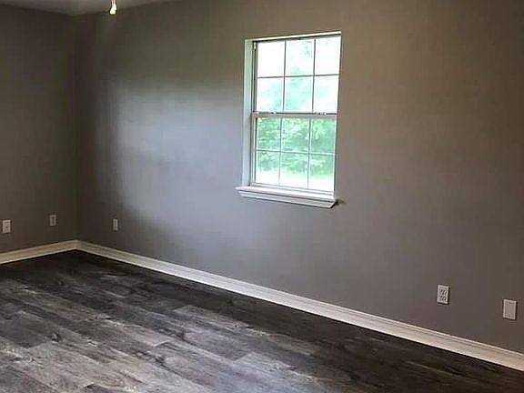 4th image of 3675 White Dr