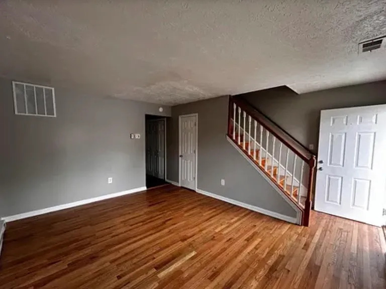 543 Gray Ave — Photo 10