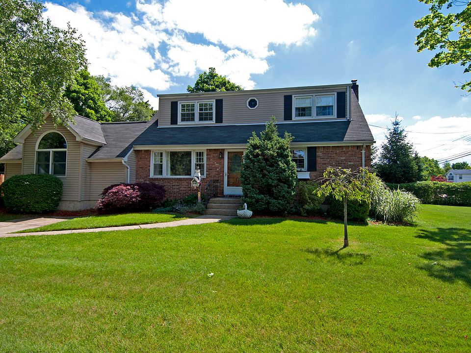 1st image of 3 Chapin Ct