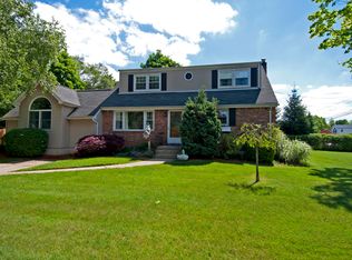 3 Chapin Ct, West Islip, NY 11795