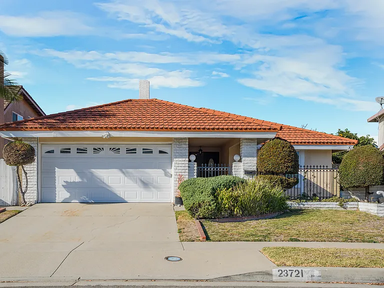 23721 Pasatiempo Ln — Photo 39