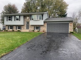 2311 Four Seasons Pkwy, Crown Point, IN 46307