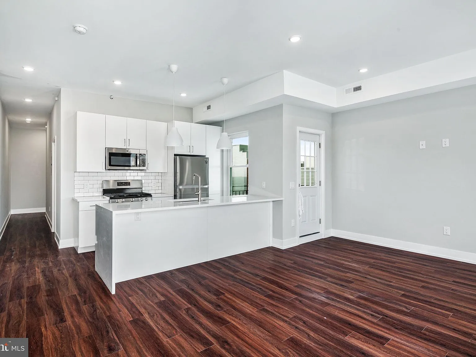 1527 Ridge Ave — Photo 3
