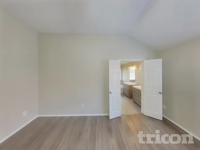 2520 Clovermeadow Dr — Photo 9
